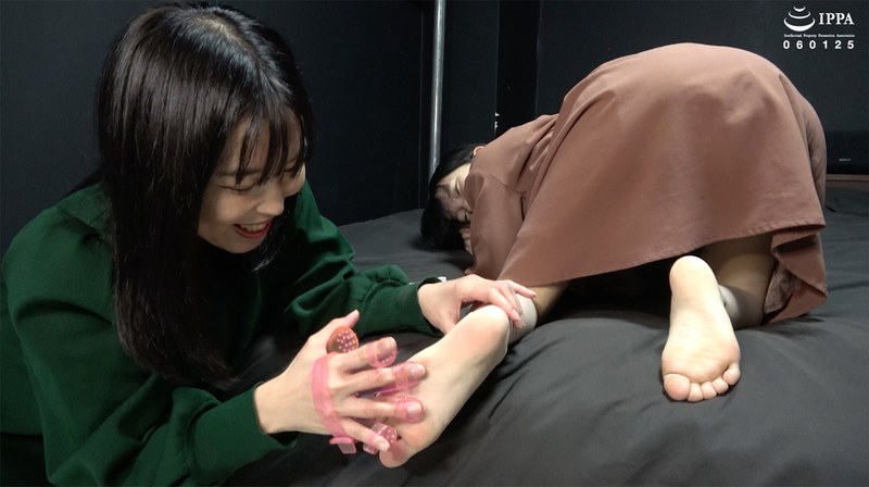 【無料フル】「【レズくすぐり】美女達による私服でのくすぐり感度チェック」ADOA-096 伊織ひなの＆杉崎みさき 1｜h_1416ad01970