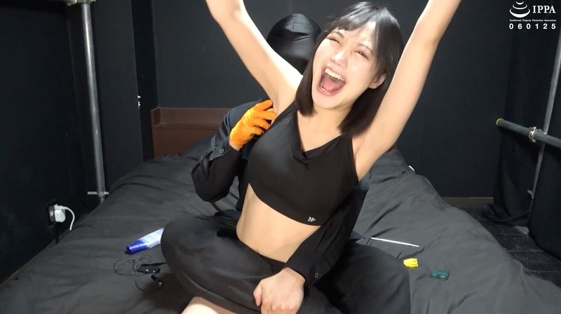 【無料フル】【くすぐり】「スポブラスパッツでバンザイ拘束！ 腋の下の超敏感化で笑いの向こう側へ！」WAKA-077琥珀やや 2｜h_1416ad01990