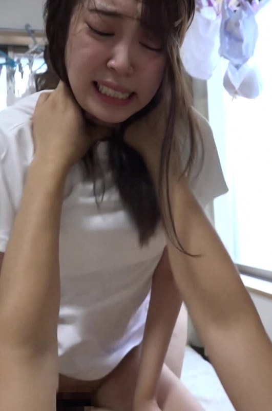 【無料フル】男2人に激しくヤられて涙目の汗だくセックス｜h_1825tssr02605